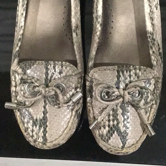 EUC. COLE HAAN Snakeskin Penny Loafer Shoes Slip On - Picture 3 of 9